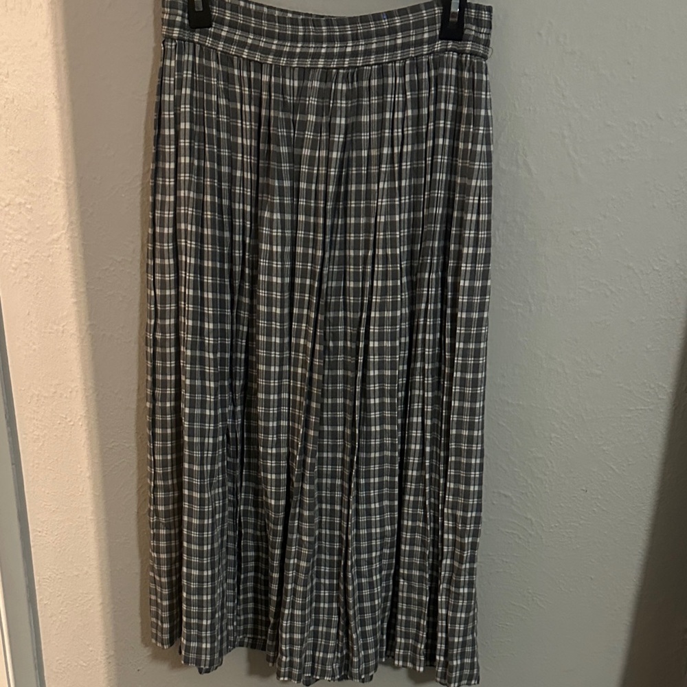 Michelle Stuart Plaid A-Line Skirt in Gray and White
